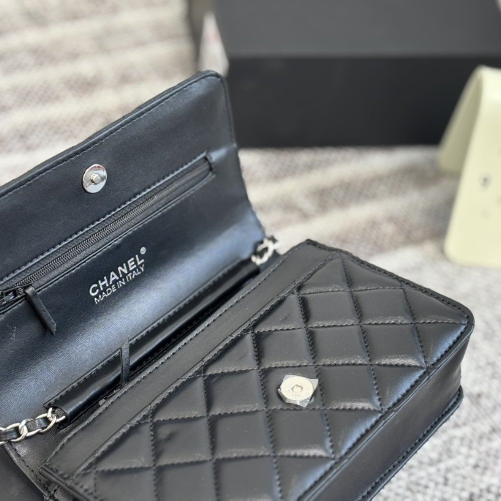 Ch**el Classic Wallet On Chain Silver Black 19Cm Ap0250 Y01480 C3906