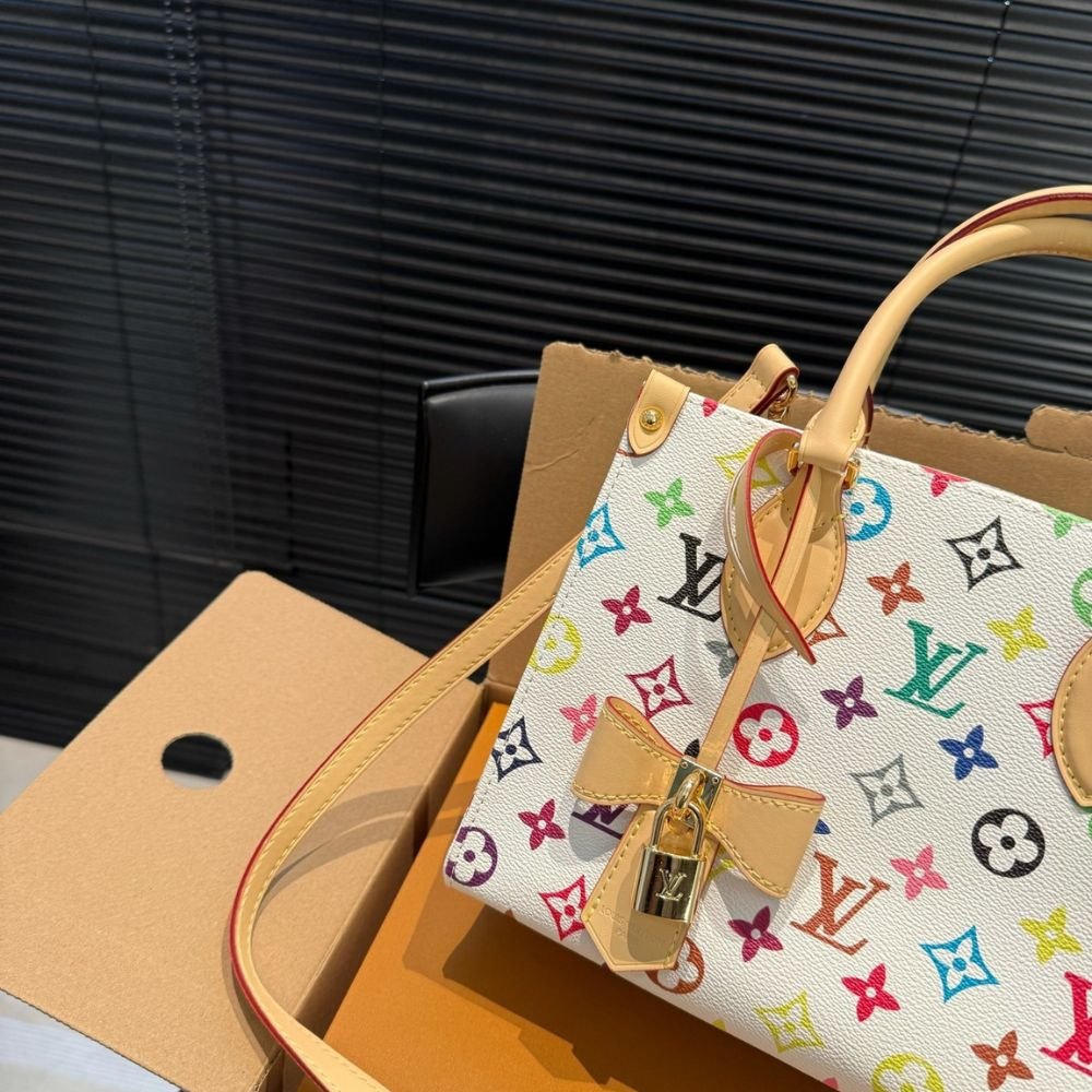 L0vis Vvtt0n OnTheGo PM Monogram Multicolor White 25Cm M27580