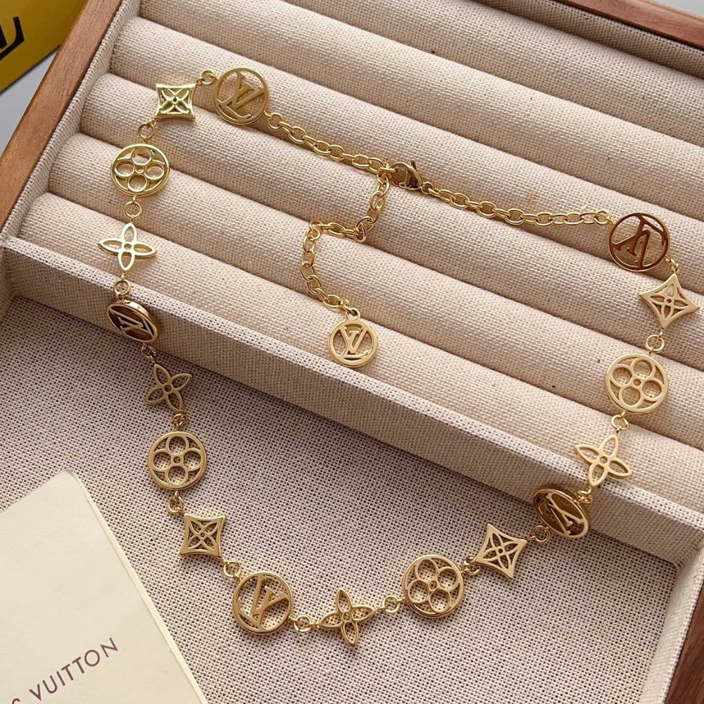 L0vis Vvtt0n Lv Lace Necklace Gold M01057
