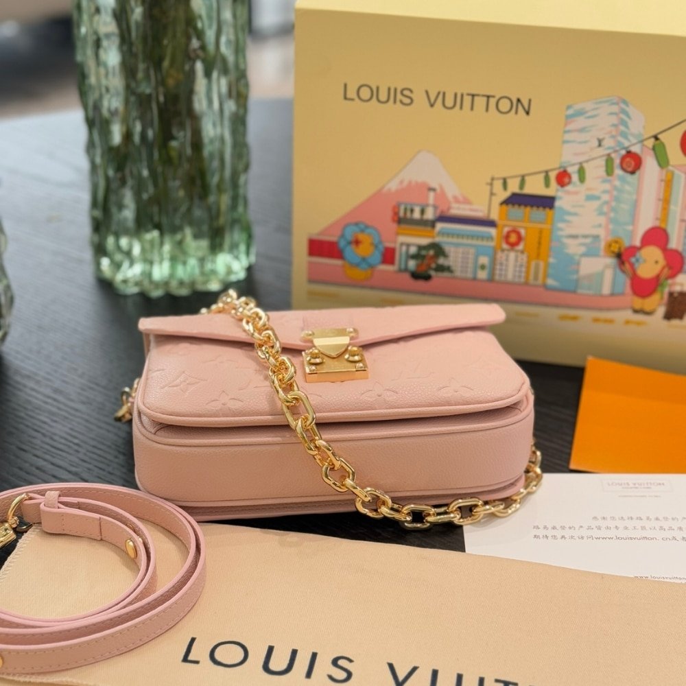 L0vis Vvtt0n Pochette Métis East West Pink Opale 30Cm M47045