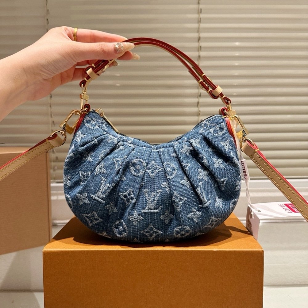 L0vis Vvtt0n Pochette Valley Bag Denim Blue 21Cm M13571