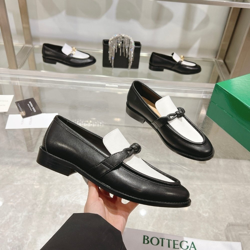 B0tt*ga Ven*ta Astaire Loafer Black And White 796696V5Dz11061