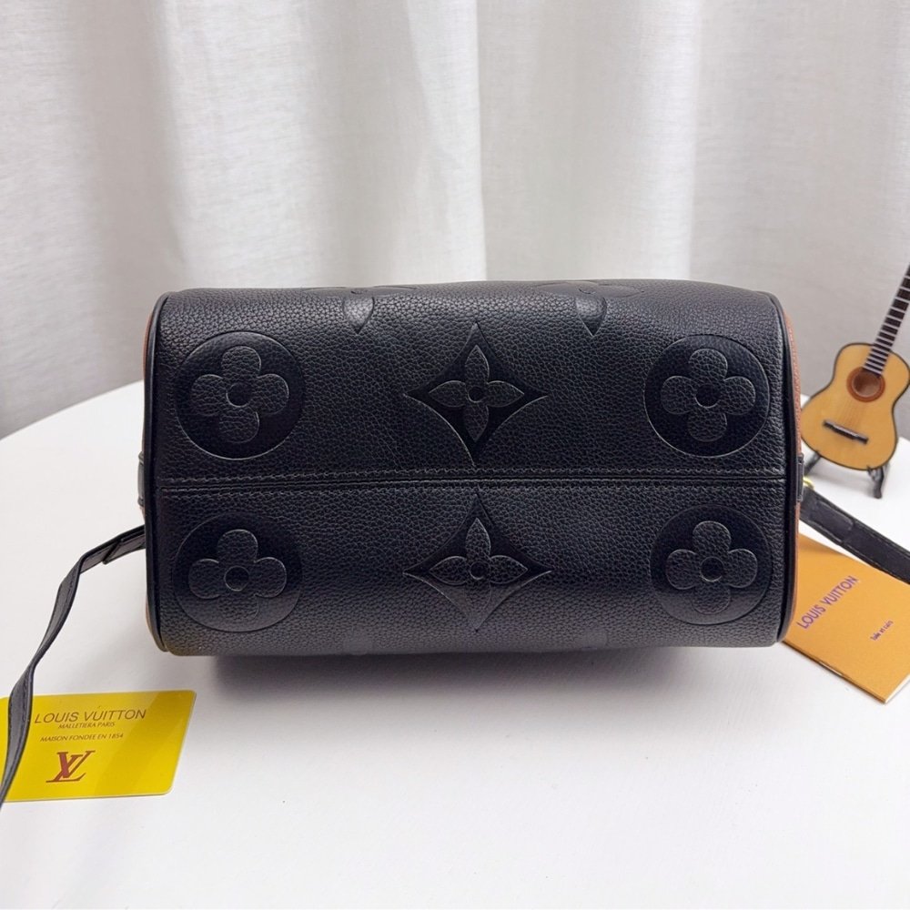 L0vis Vvtt0n Speedy Bandouliere Bag Wild At Heart Monogram Empreinte Giant Black 26Cm