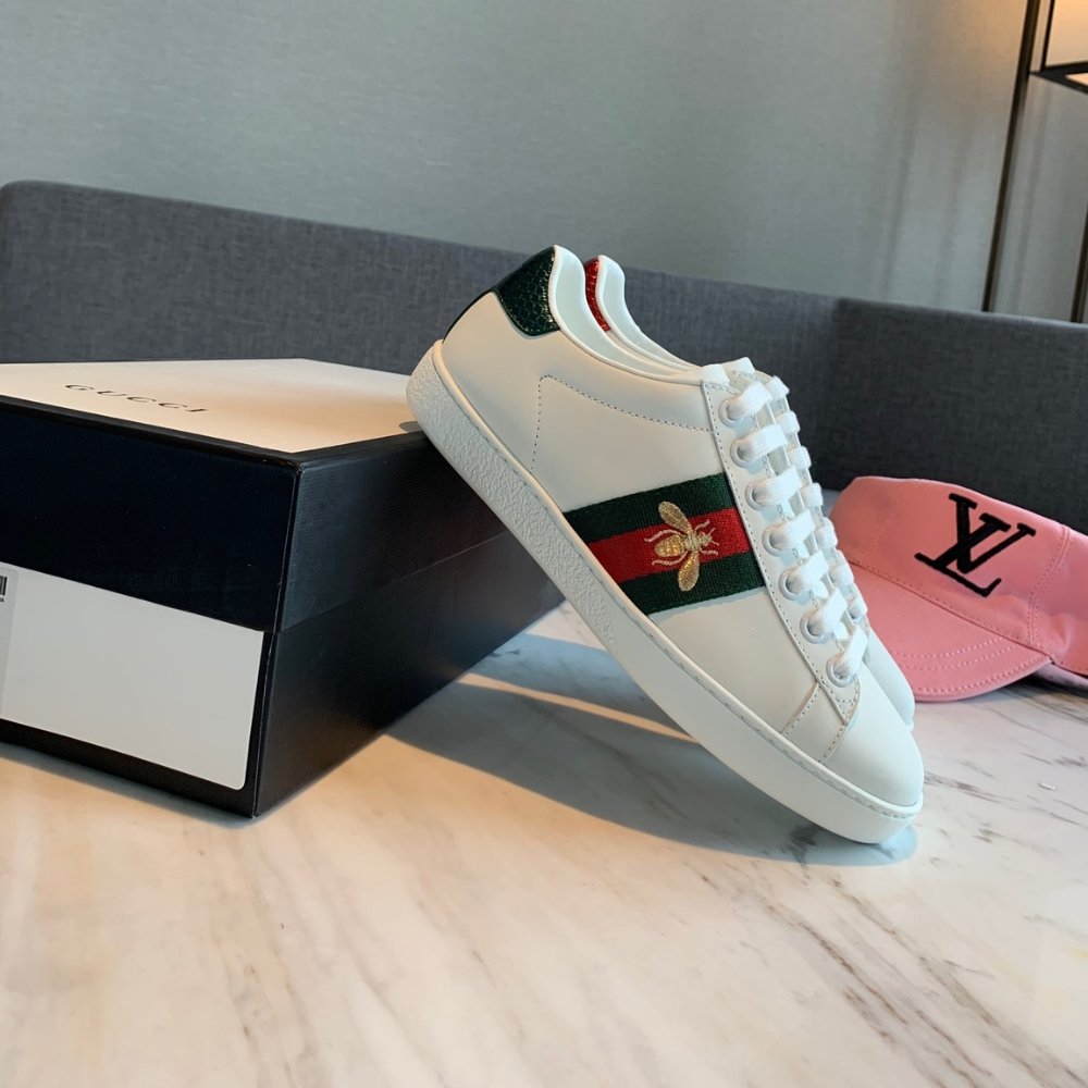 Gvc*1 Ace Embroidered Sneaker Bee White 429446 02JP0 9064