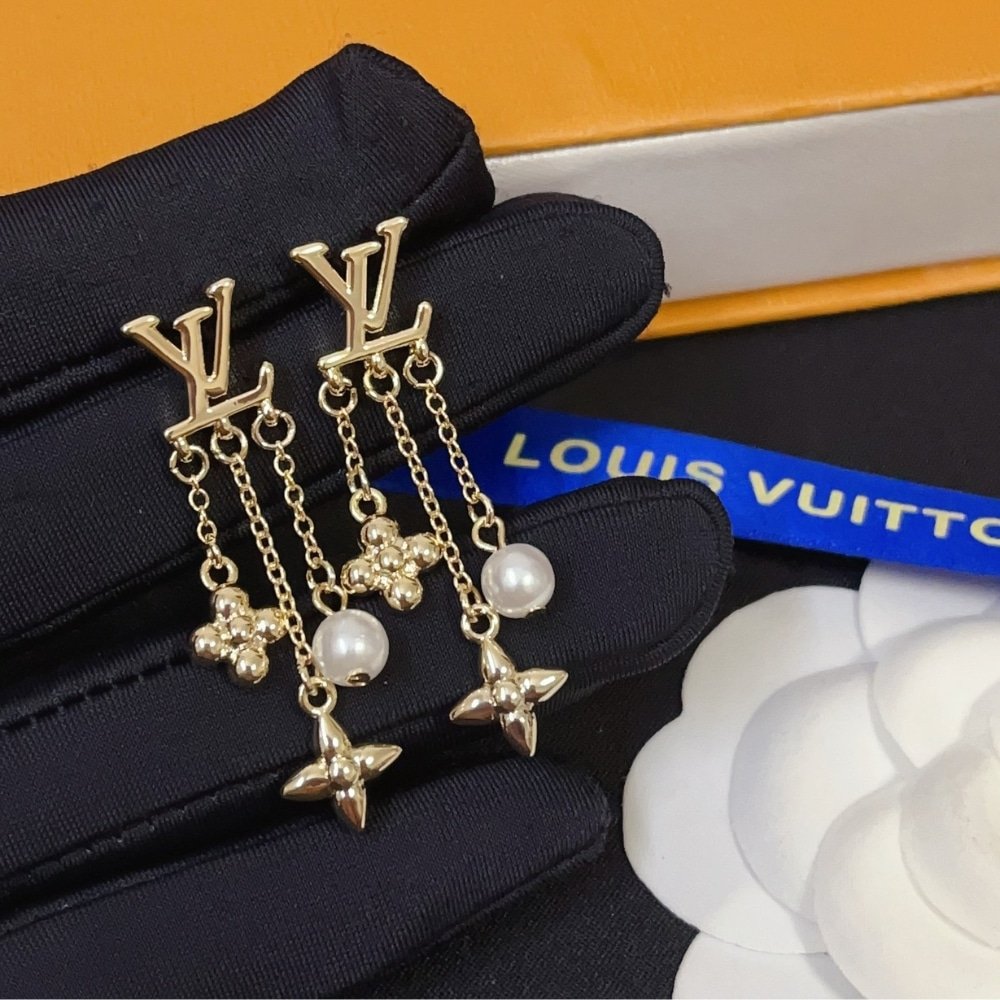 L0vis Vvtt0n L0visa Earrings M01574