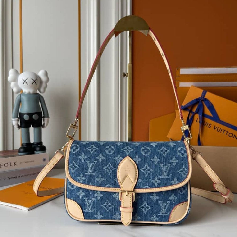L0vis Vvtt0n Diane Bag Denim Blue 24Cm M13070