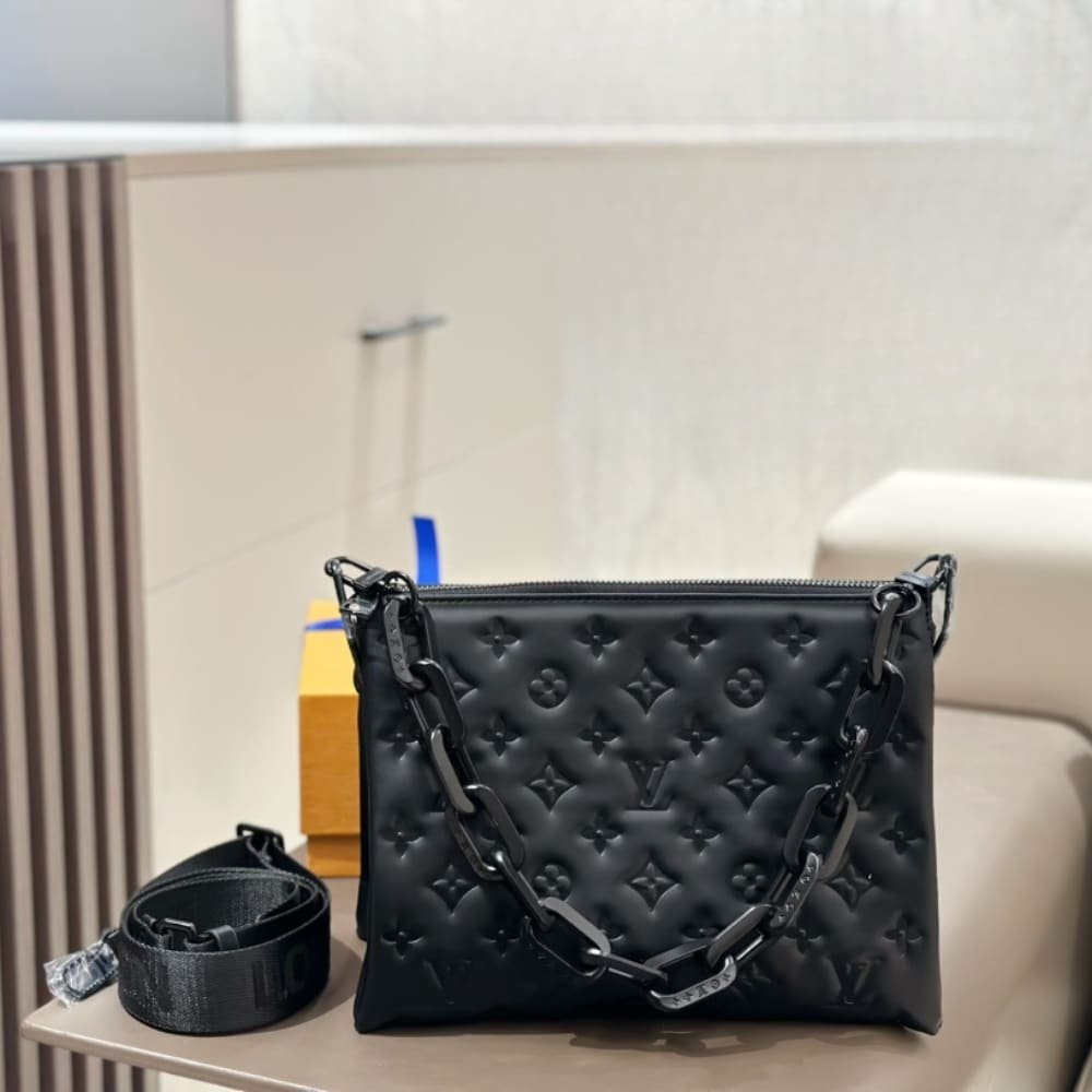 L0vis Vvtt0n Coussin PM Bag Black 27Cm M11370