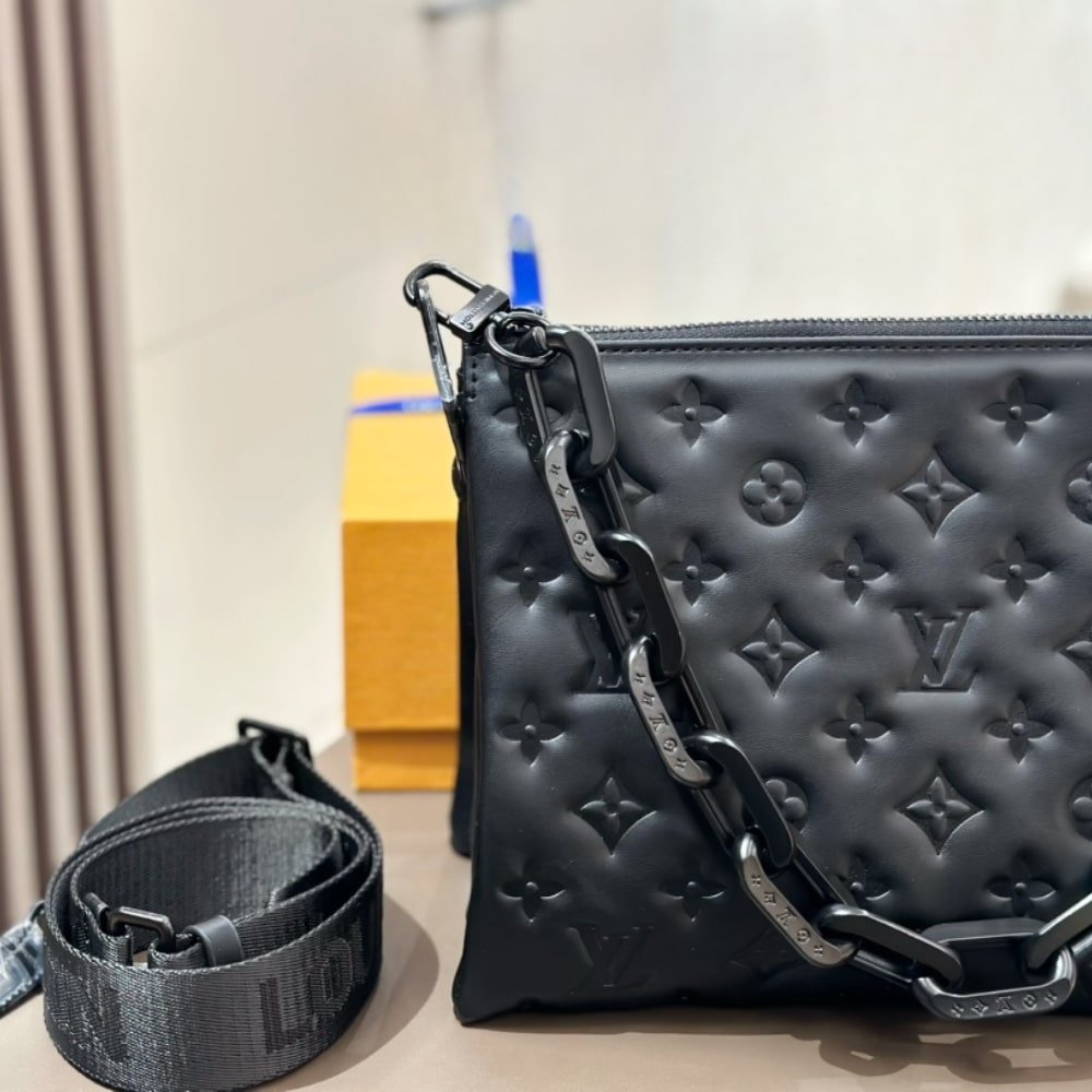 L0vis Vvtt0n Coussin PM Bag Black 27Cm M11370