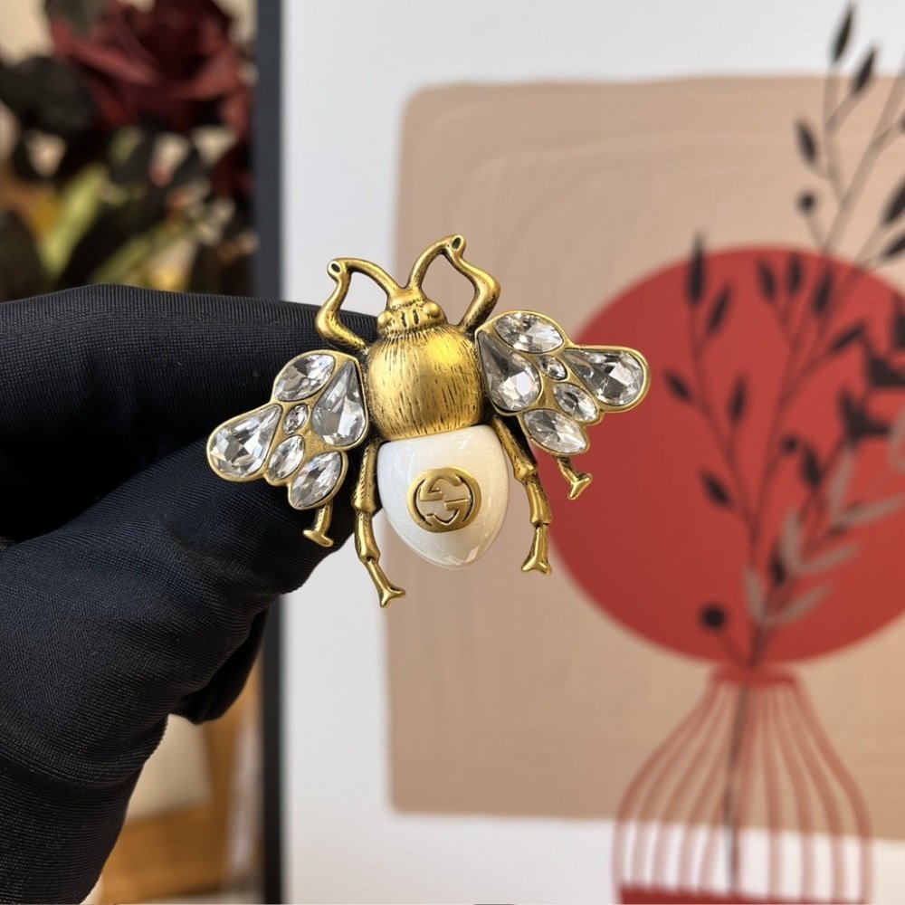 Gvc*1 Gg Bee Brooch Gold With Stone