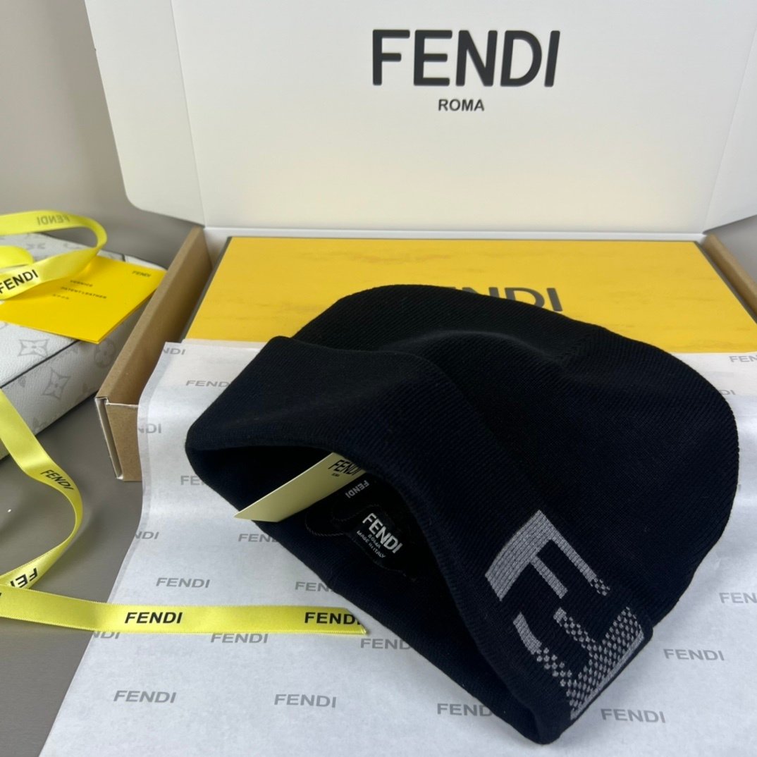F**di Beanie Black Wool Hat Black Fxq335Atqdf0Qa1