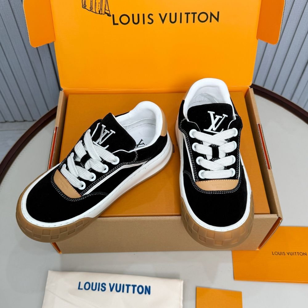 L0vis Vvtt0n LV Tilted Sneaker Black 1AJ734