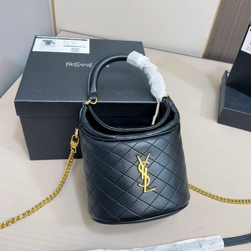 Sa1nt Lau*nt Gaby Bucket Bag In Black 18Cm 7639611El071000