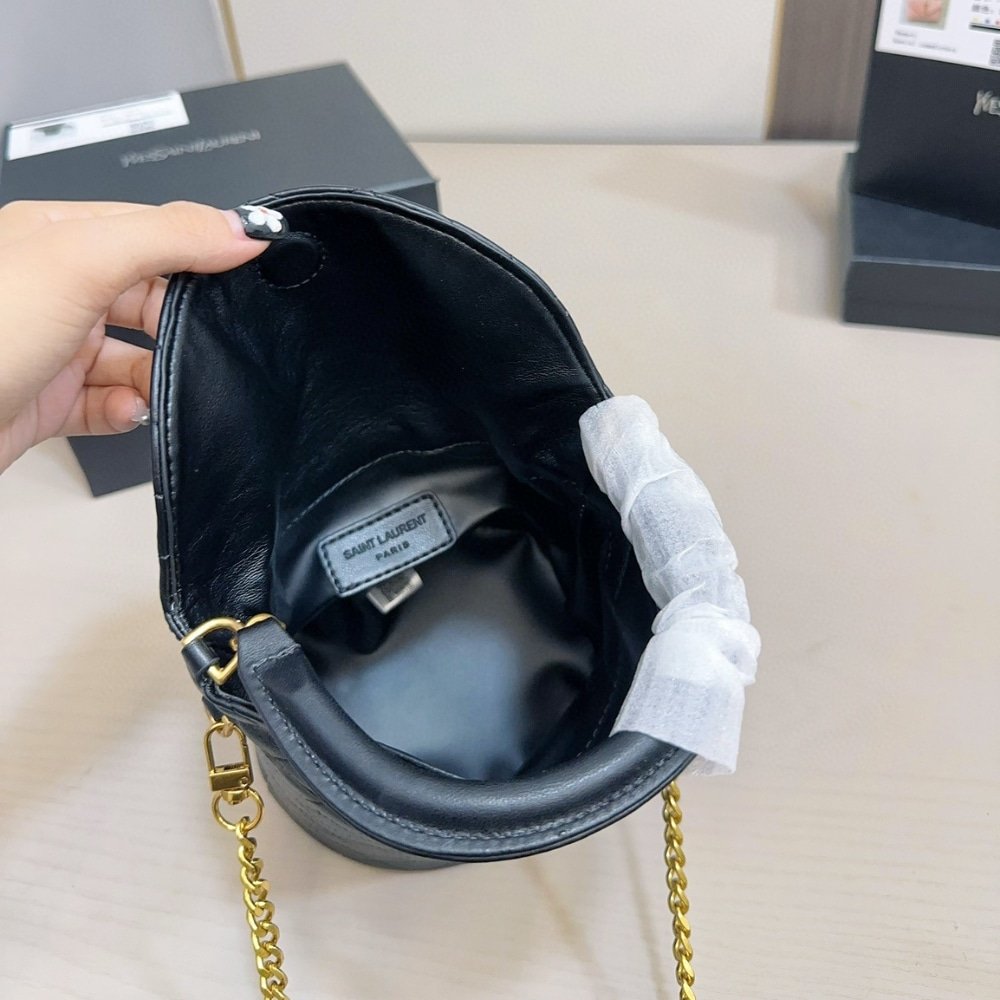 Sa1nt Lau*nt Gaby Bucket Bag In Black 18Cm 7639611El071000