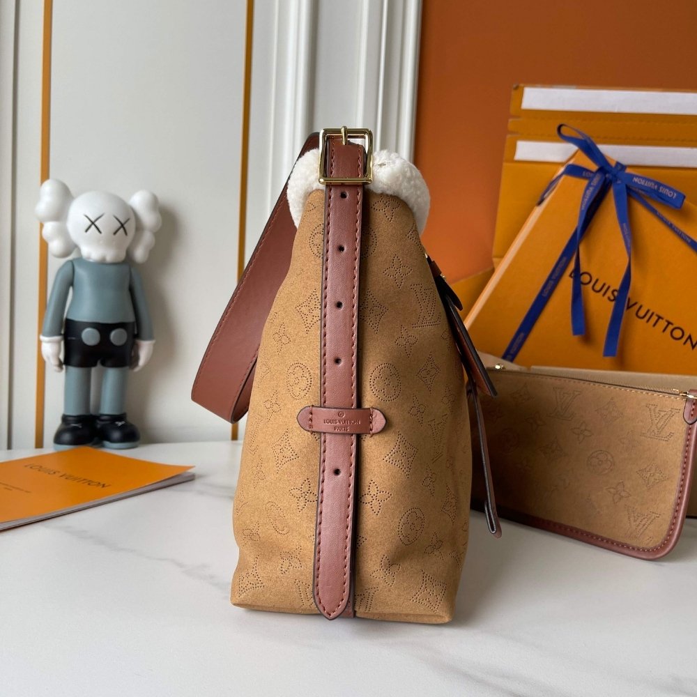 L0vis Vvtt0n Carryall PM Mahina 29Cm M11843