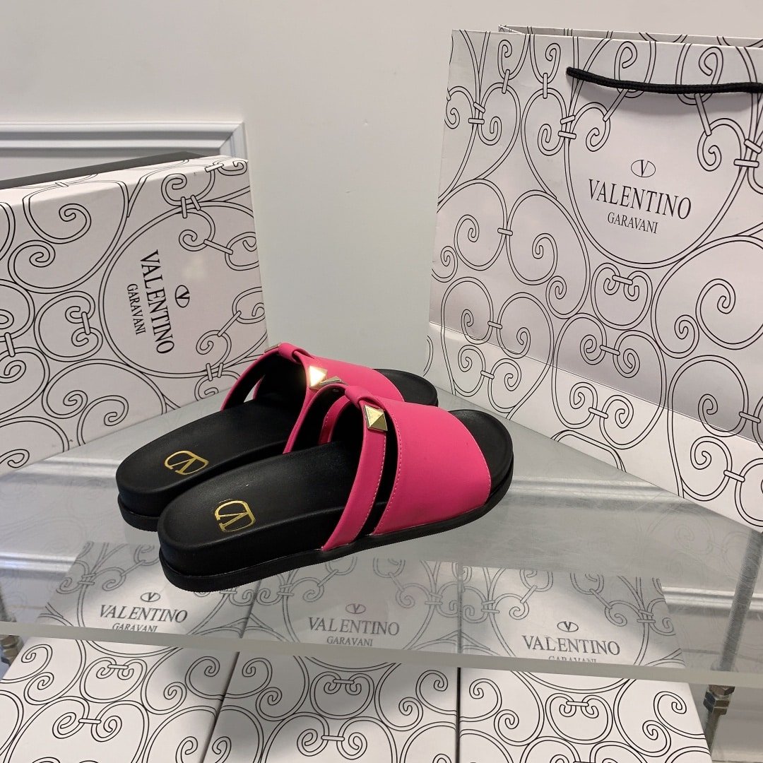 Va1e*ntin0 Rockstud Pink Slide Sandals