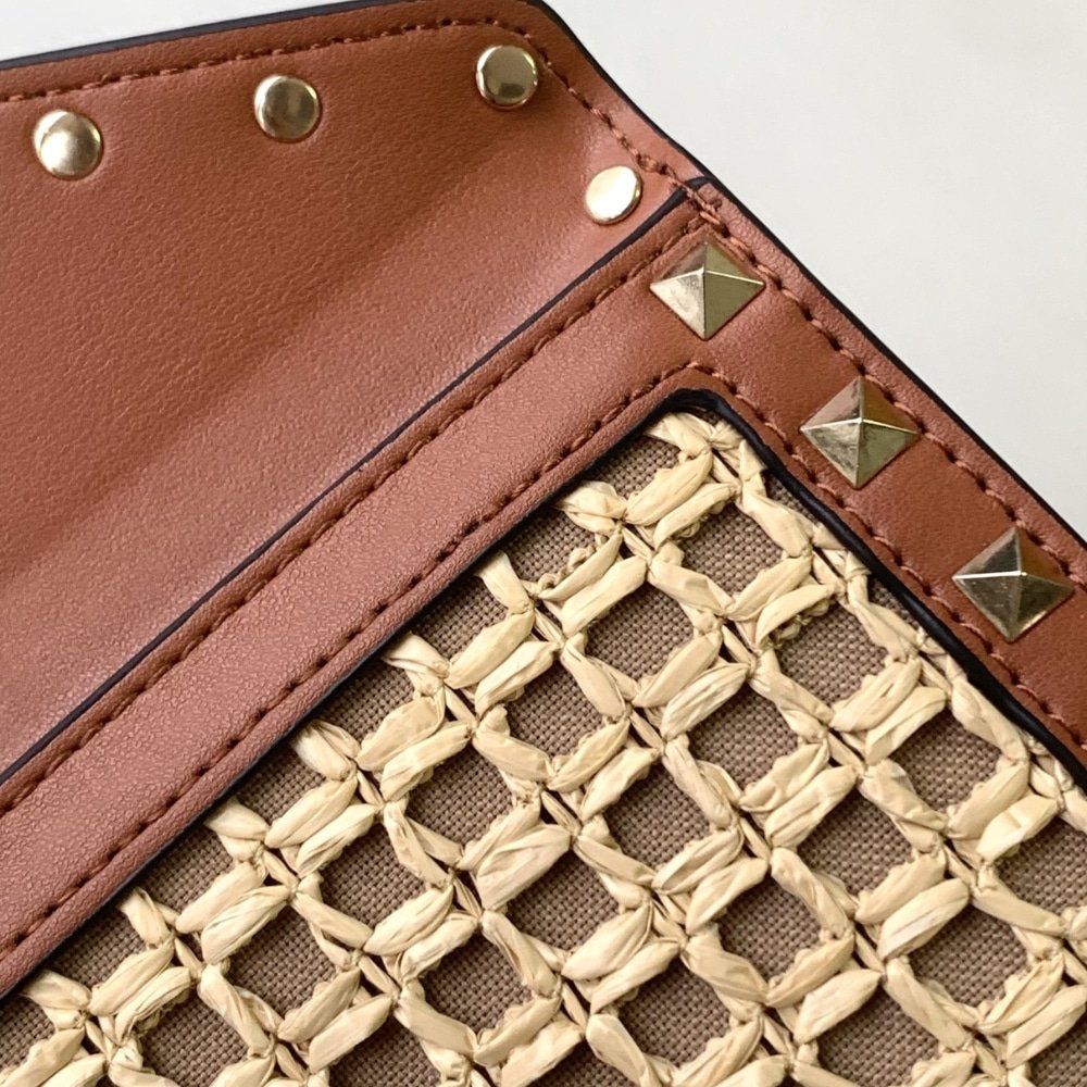 Va1e*ntin0 Garavani Rockstud Raffia Clutch Bag In Brown 28Cm