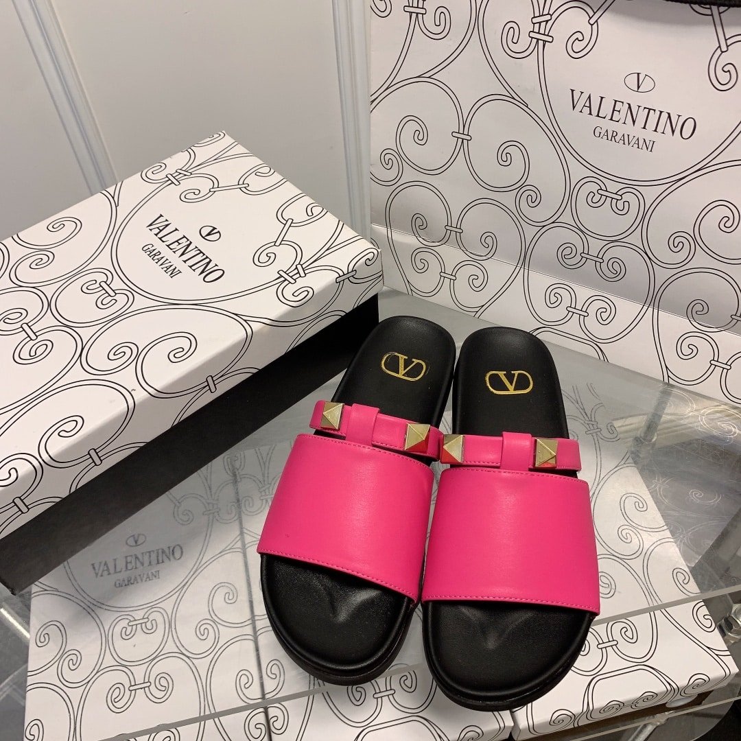 Va1e*ntin0 Rockstud Pink Slide Sandals