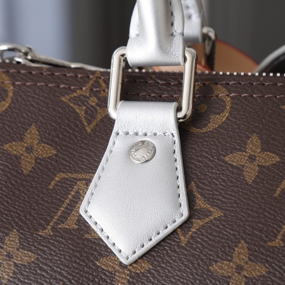L0vis Vvtt0n 57th Street NYC Speedy Bandoulière 30 Monogram Silver 30cm M27324