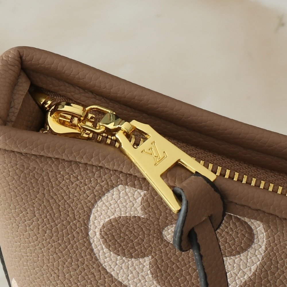 L0vis Vvtt0n Carryall PM Crème Beige 29Cm M47180