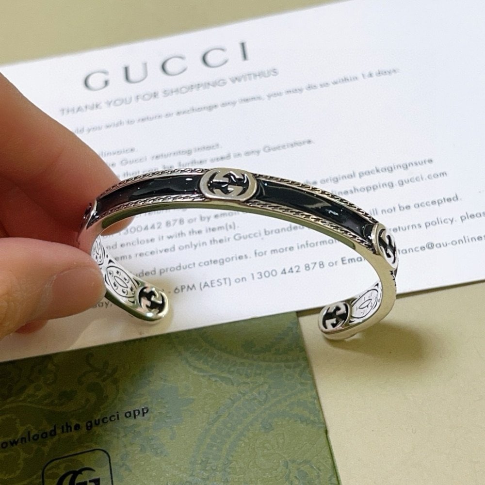 Gvc*1 Cuff Bracelet Interlocking Gg Sterling Silver Black Enamel