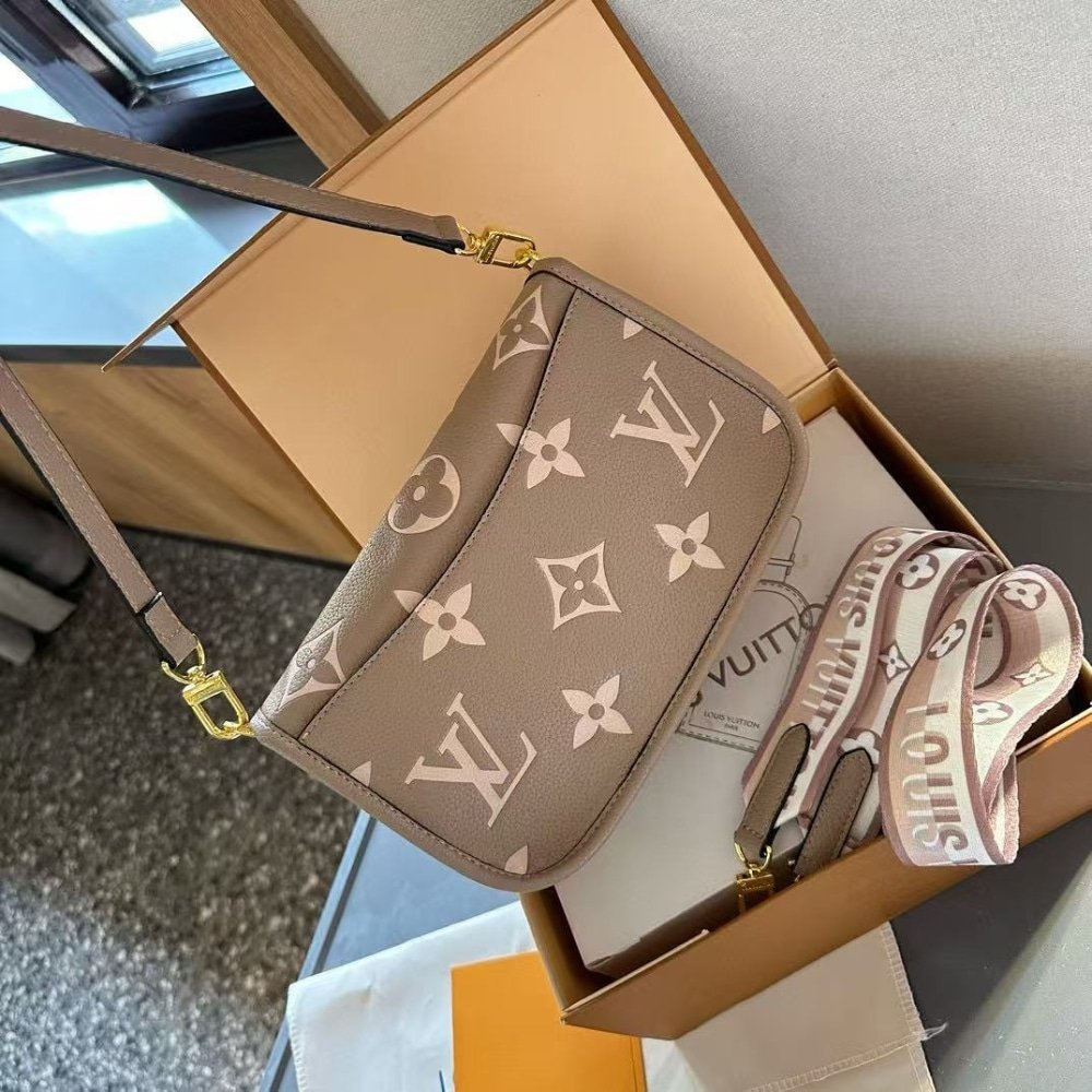 L0vis Vvtt0n Diane Monogram Empreinte Leather Beige 24Cm M46583