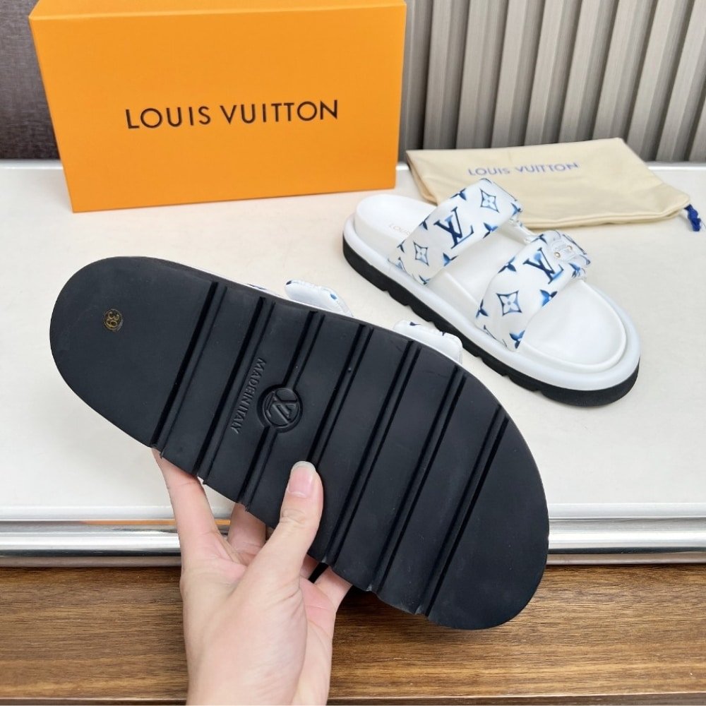L0vis Vvtt0n Monogram Pool Slides