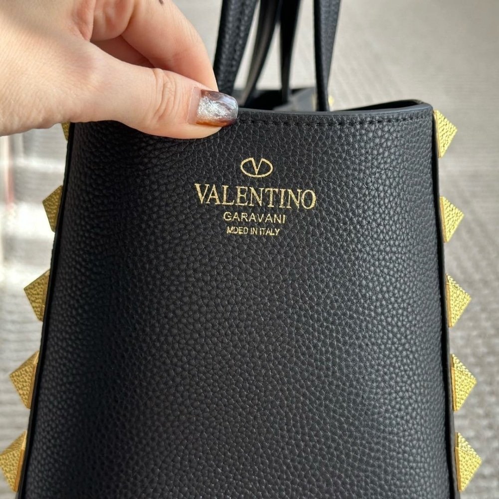 Va1e*ntin0 Garavani Rockstud Tote Bag Black 40Cm