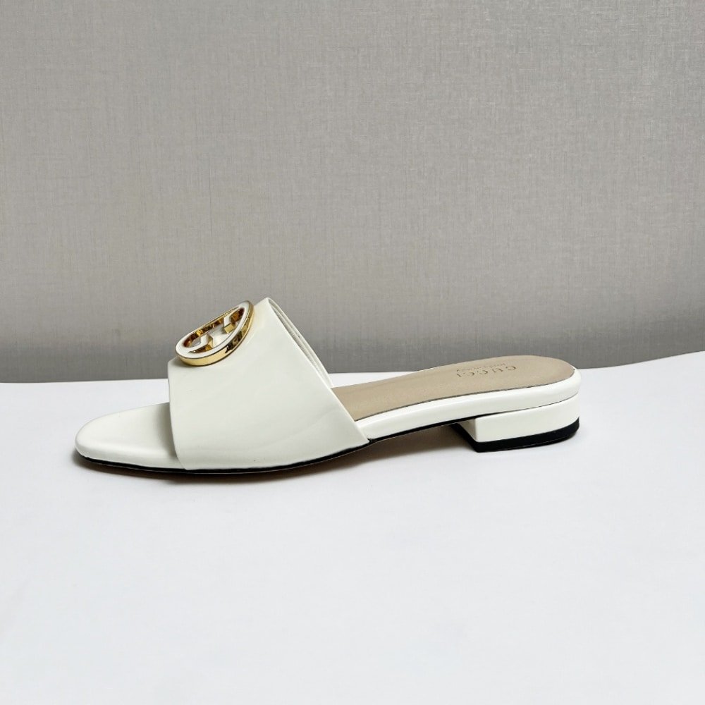 Gvc*1 Women Round Interlocking G Sandal In White