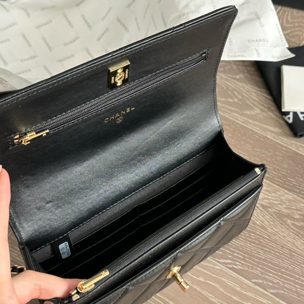 Ch**el Wallet On Chain Black 20Cm Ap4166 B17675 94305