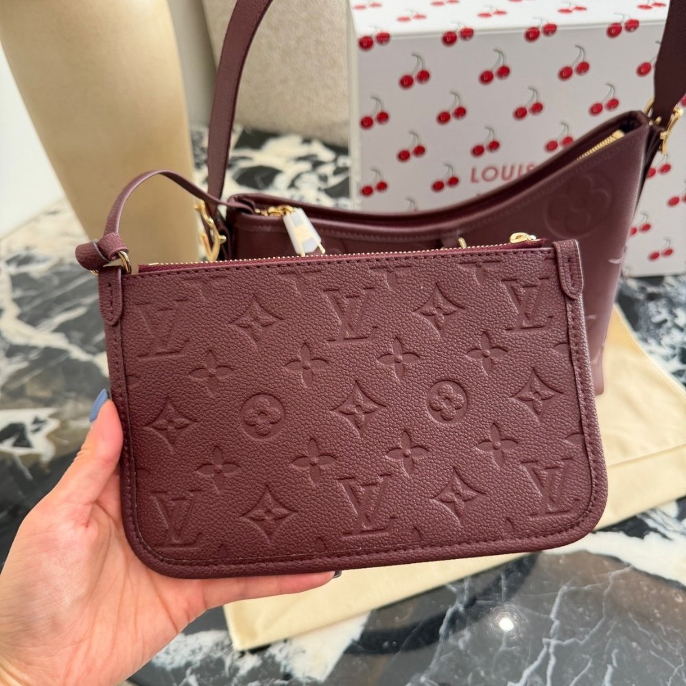 L0vis Vvtt0n Carryall PM Dark Red 30Cm