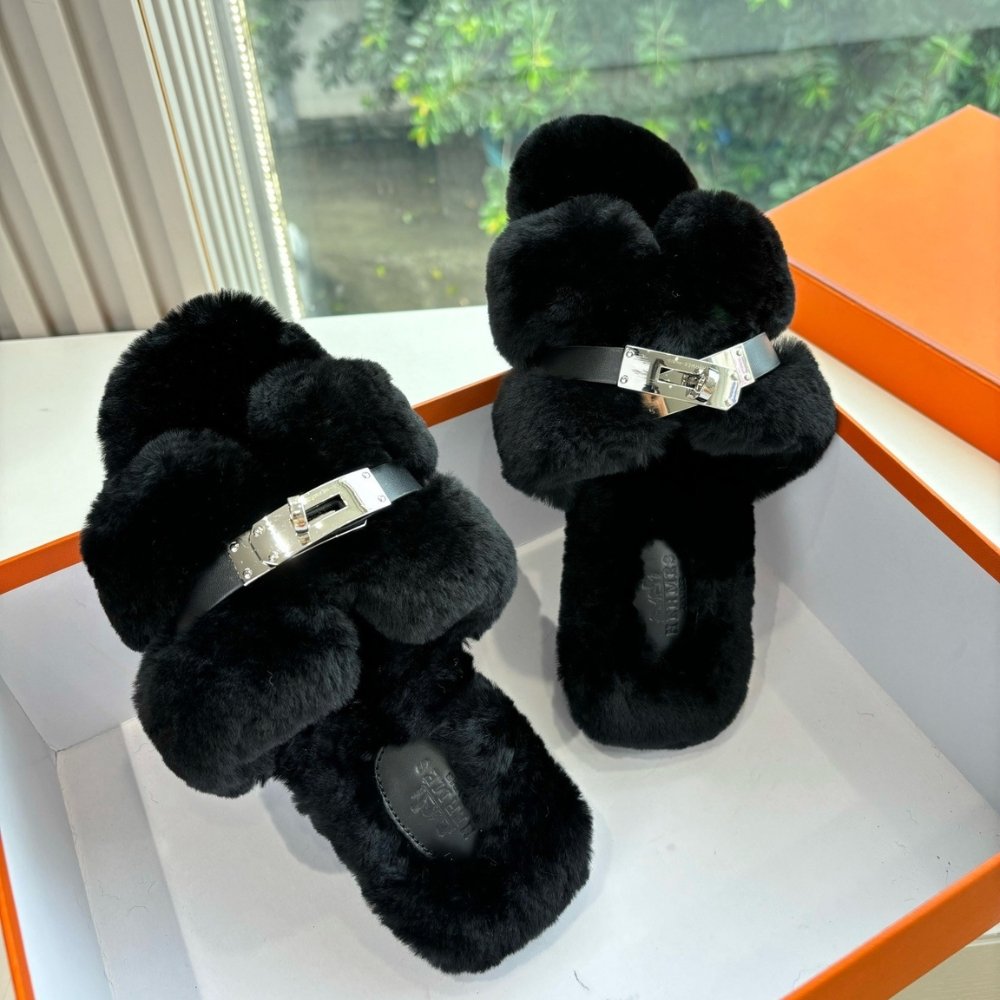 H**me5 Shearling Fur Oran Silver Buckle Sandal Black