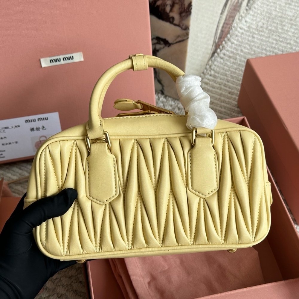 Miu Miu Arcadie Matelassé Nappa Leather Bag Light Yellow 23Cm 5BP088 AN88 F0K57 V OOO
