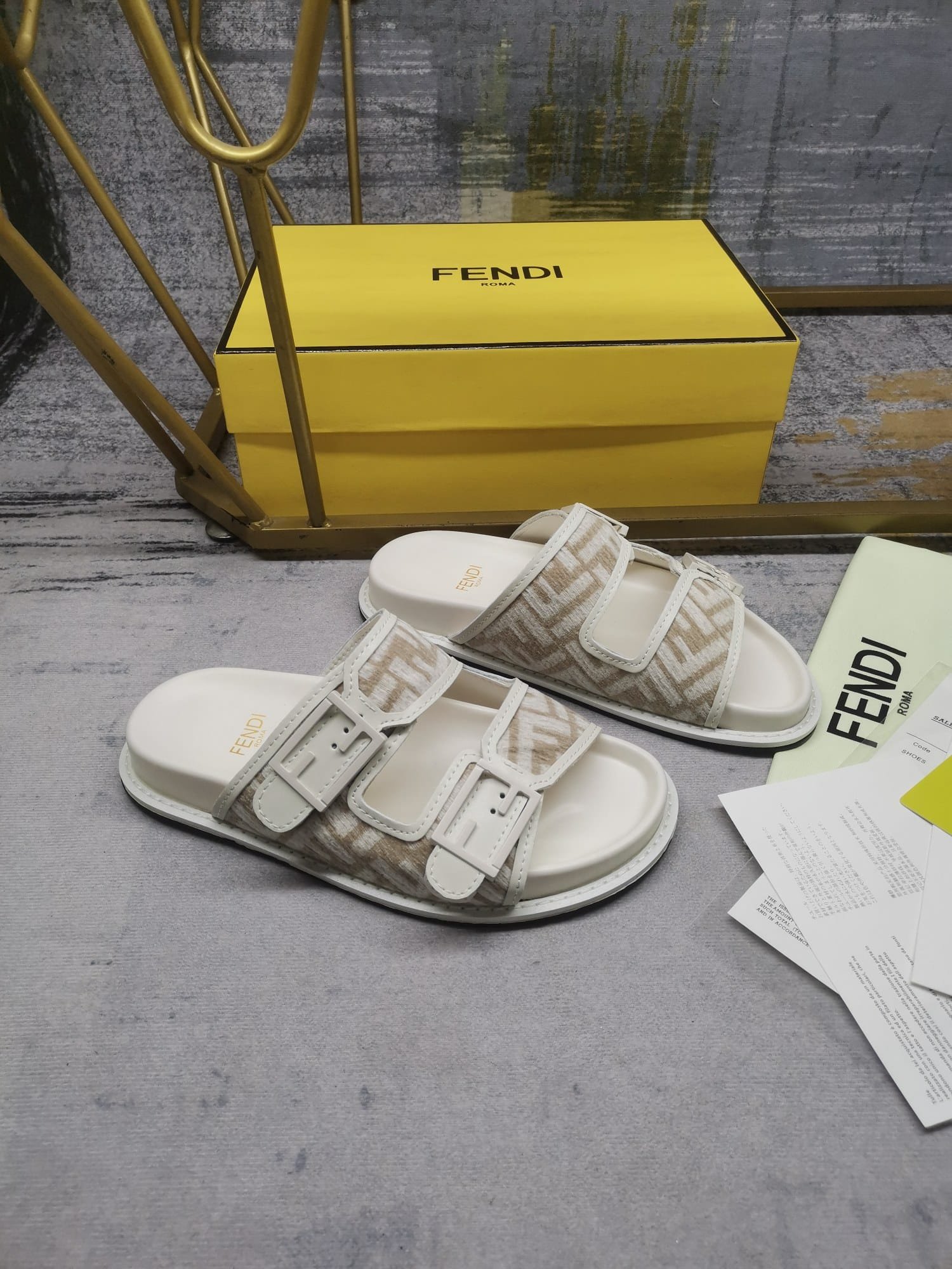 F**di Feel Dove Grey Ff Chenille Slides White