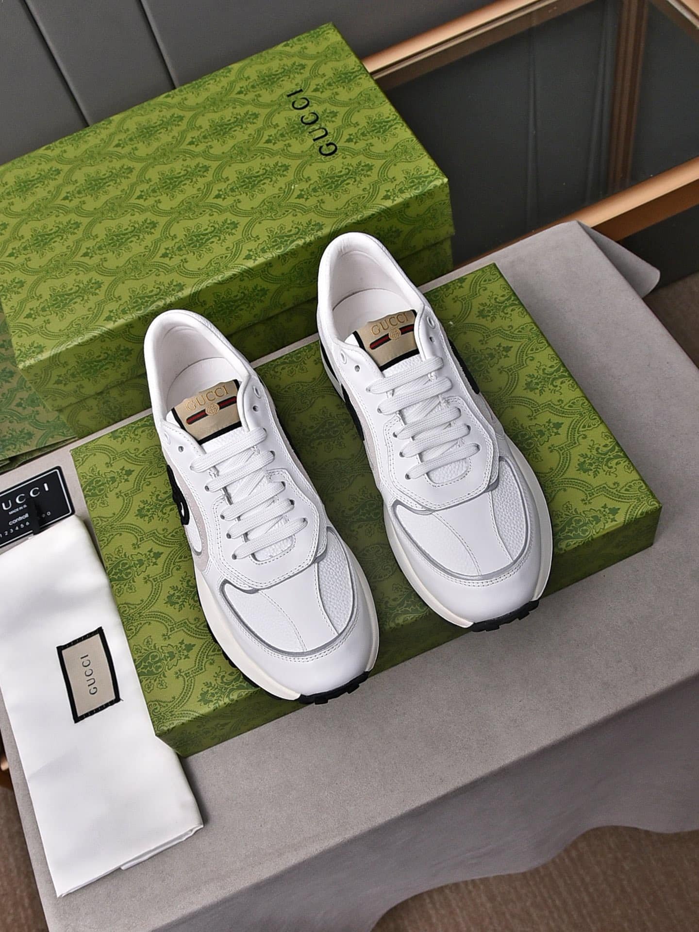 Gvc*1 Double G Men’S Run Sneaker Beige