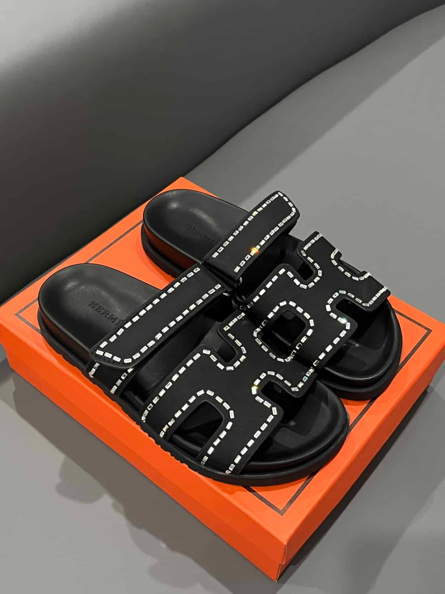 H**me5 Chypre Sandal Suede Crystal Black