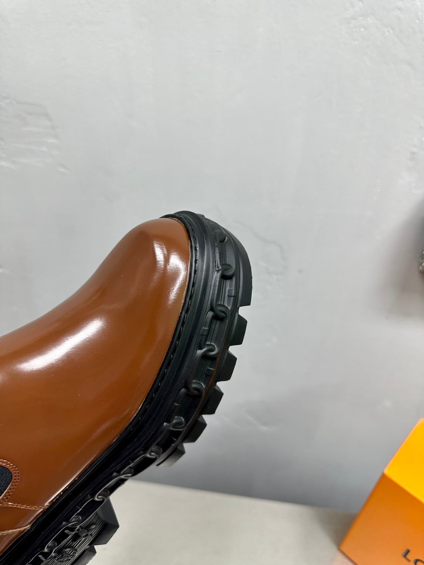 L0vis Vvtt0n Lv Record Chelsea Boot Brown