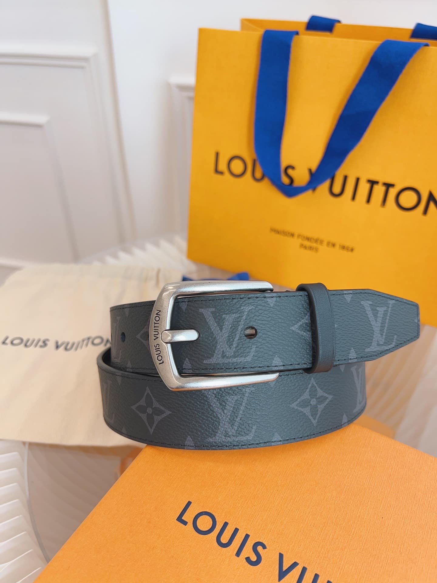 L0vis Vvtt0n Belt Monogram Leather Black Silver Hardware 35Mm