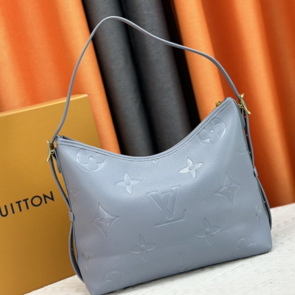 L0vis Vvtt0n Carryall PM Pale Blue 29Cm