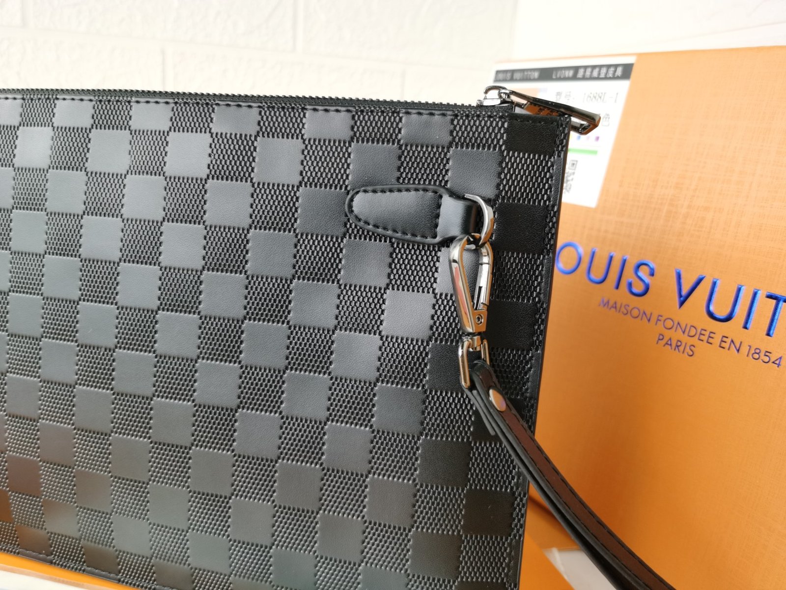 L0vis Vvtt0n Pochette Damier Canvas Black 27Cm