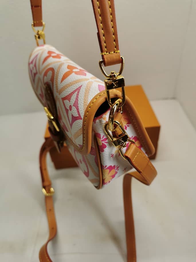 L0vis Vvtt0n Nano Diane Bag Monogram Canvas Coral 20Cm M83621