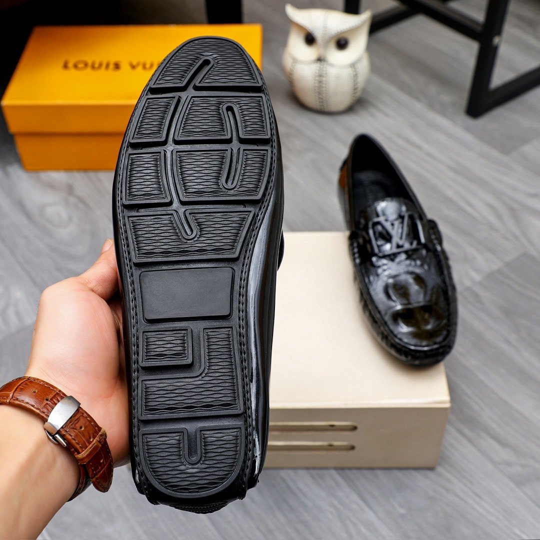 L0vis Vvtt0n Loafer Alligator Polish Leather With Lv Logo In Black
