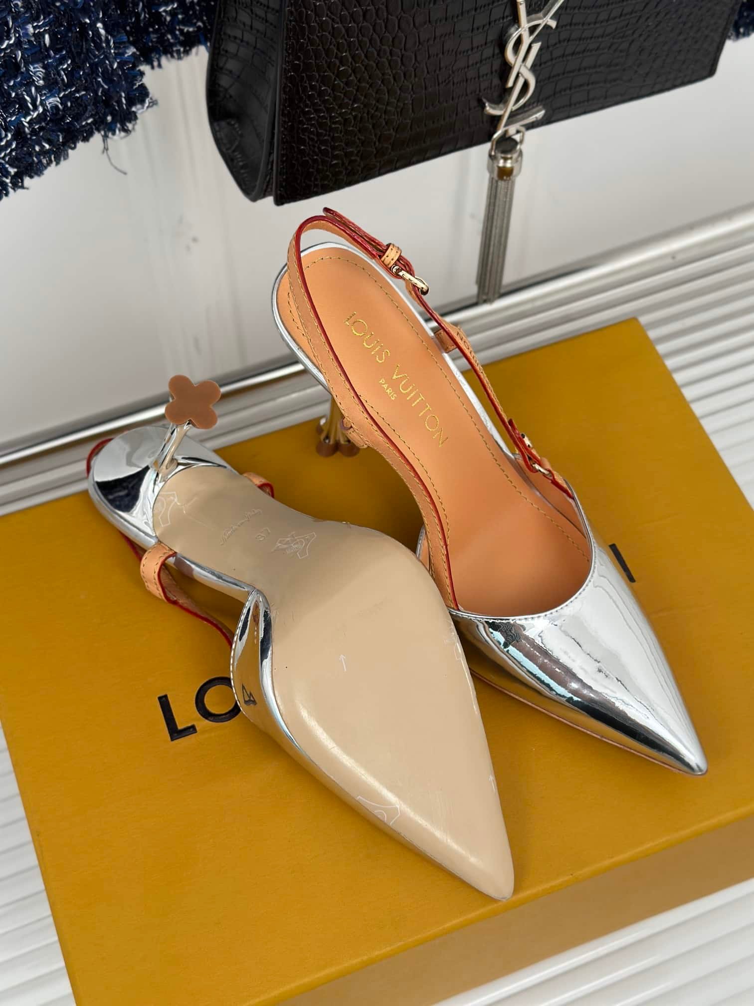 L0vis Vvtt0n Blossom Slingback Pump Silver