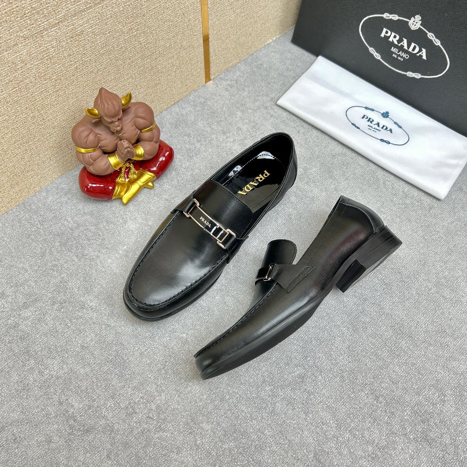 Pra*a Leather Brushed Plate Bit Logo Black 2Dc215 053 F0002 F G000