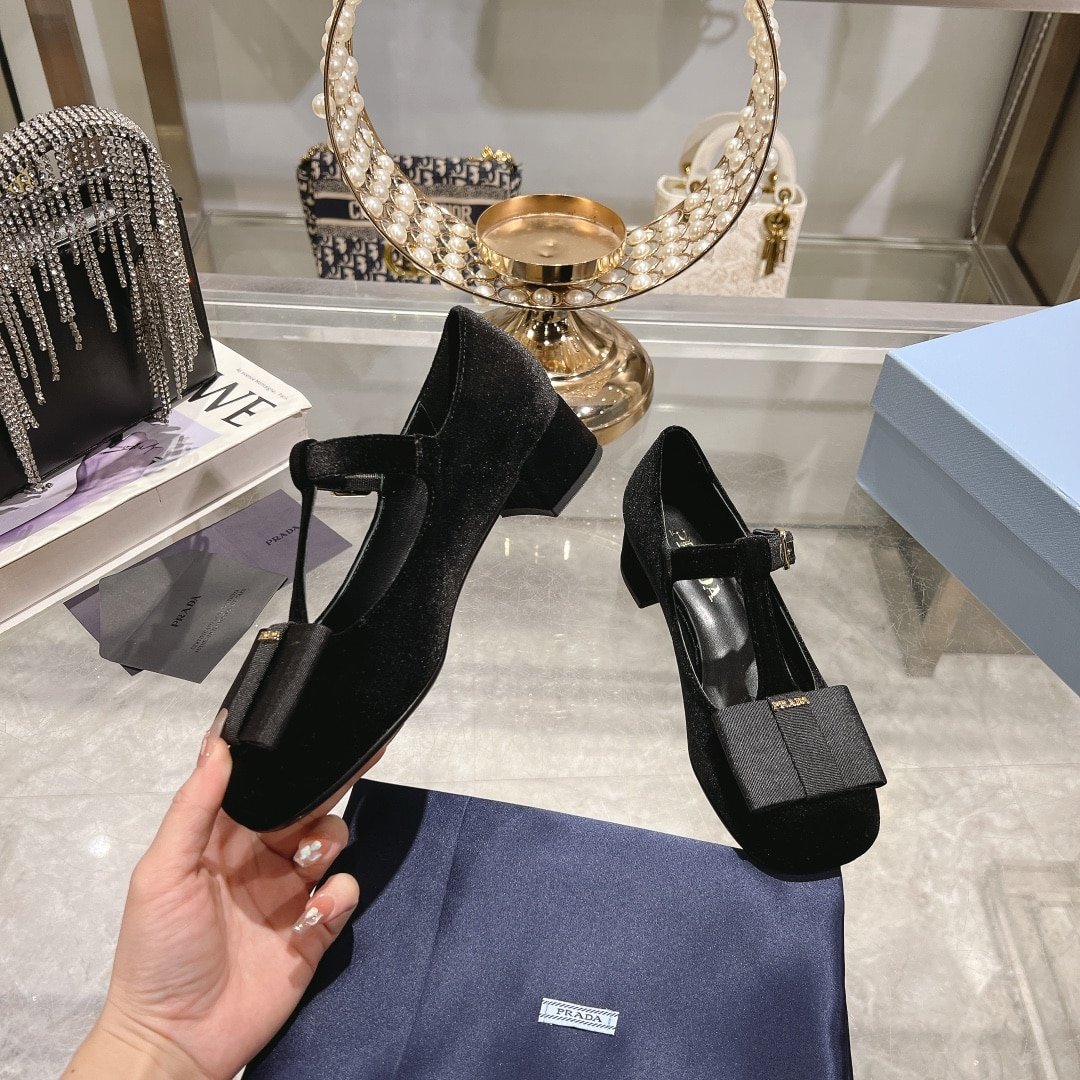 Pra*a Velvet Pumps Black 1I818N 068 F0002 F 035