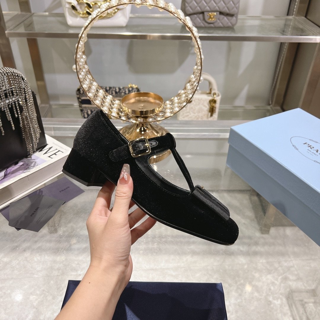 Pra*a Velvet Pumps Black 1I818N 068 F0002 F 035