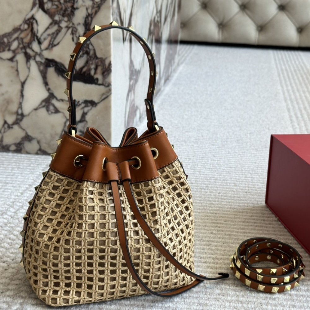 Va1e*ntin0 Rockstud Woven Bucket Bag Brown 19Cm