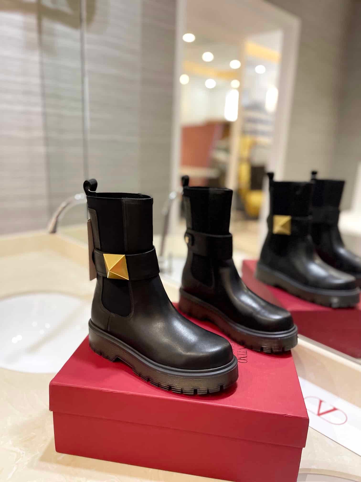 Va1e*ntin0 Garavani One Stud Beatle Boot In Calfskin Black