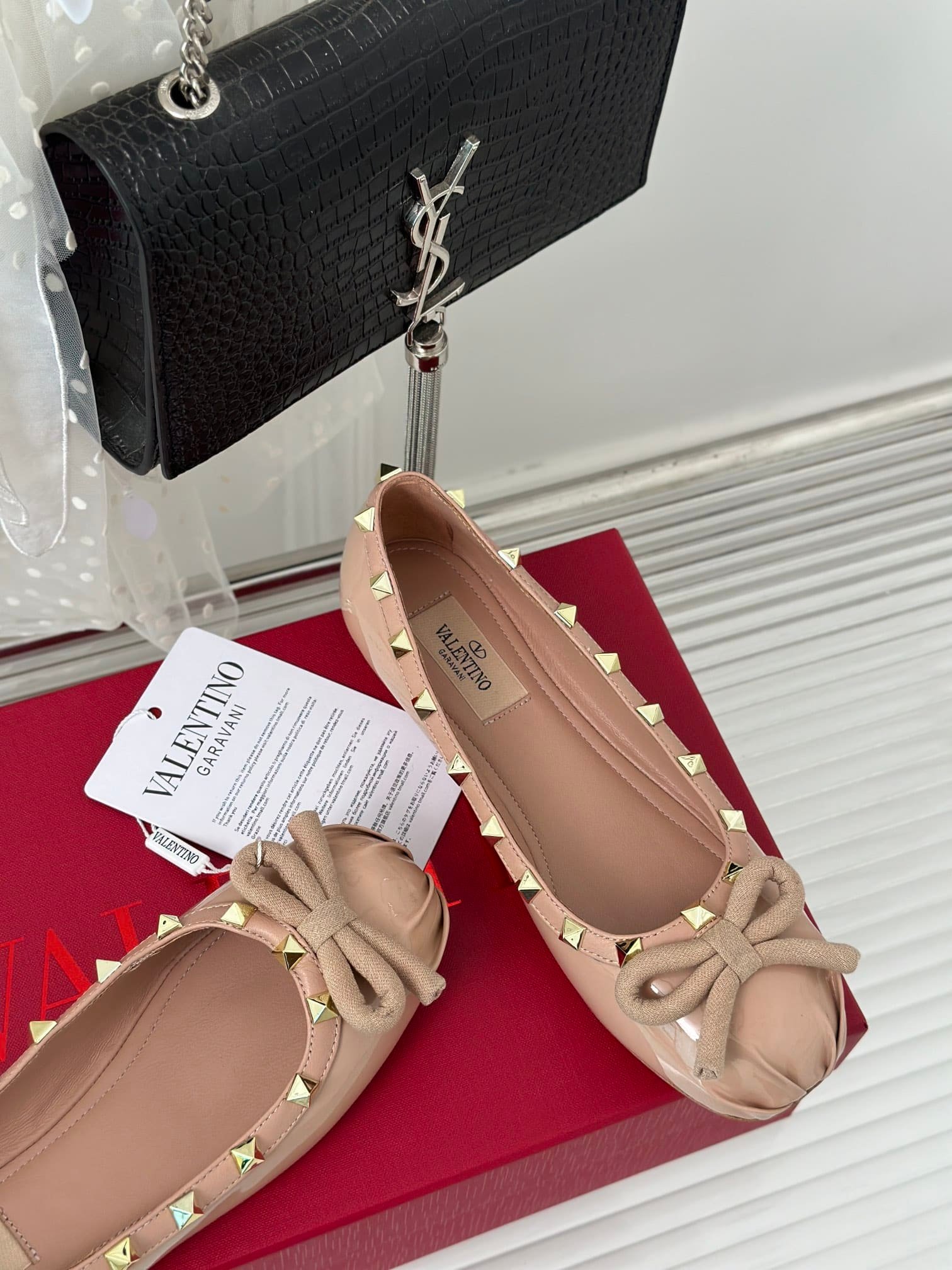 Va1e*ntin0 Garavani Rockstud Patent Leather Ballerina Rose Cannelle 3W2S0Hq5Vnw Gf9
