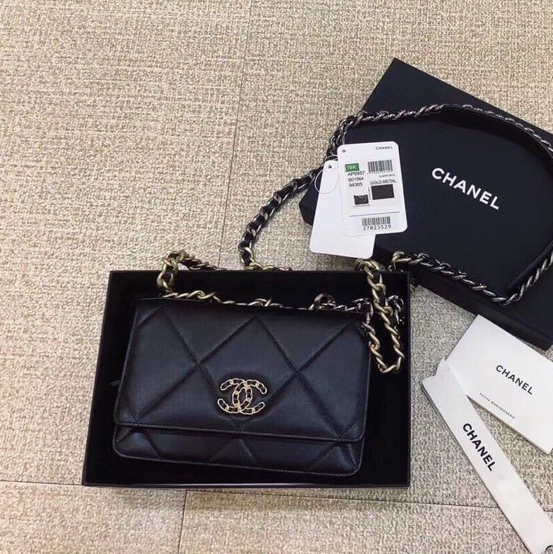 Ch**el 19 Wallet On Chain Bag Shiny Gold And Silver Tone Black 19Cm Ap3267 B04852 94305