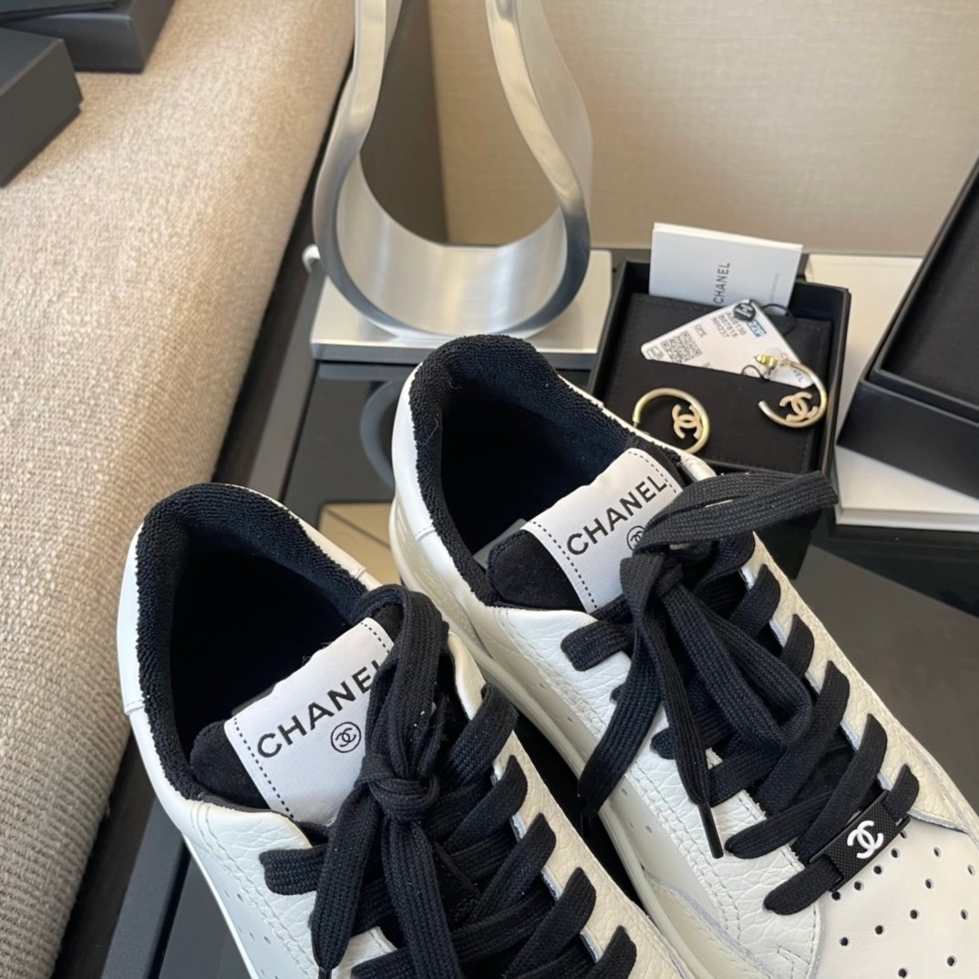 Ch**el Runner Trainer Sneakers White And Black G35934
